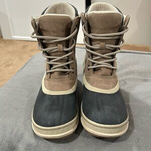 Sorel waterproof ankle boots size 9 tan/blue/cream Excellent condition worn once